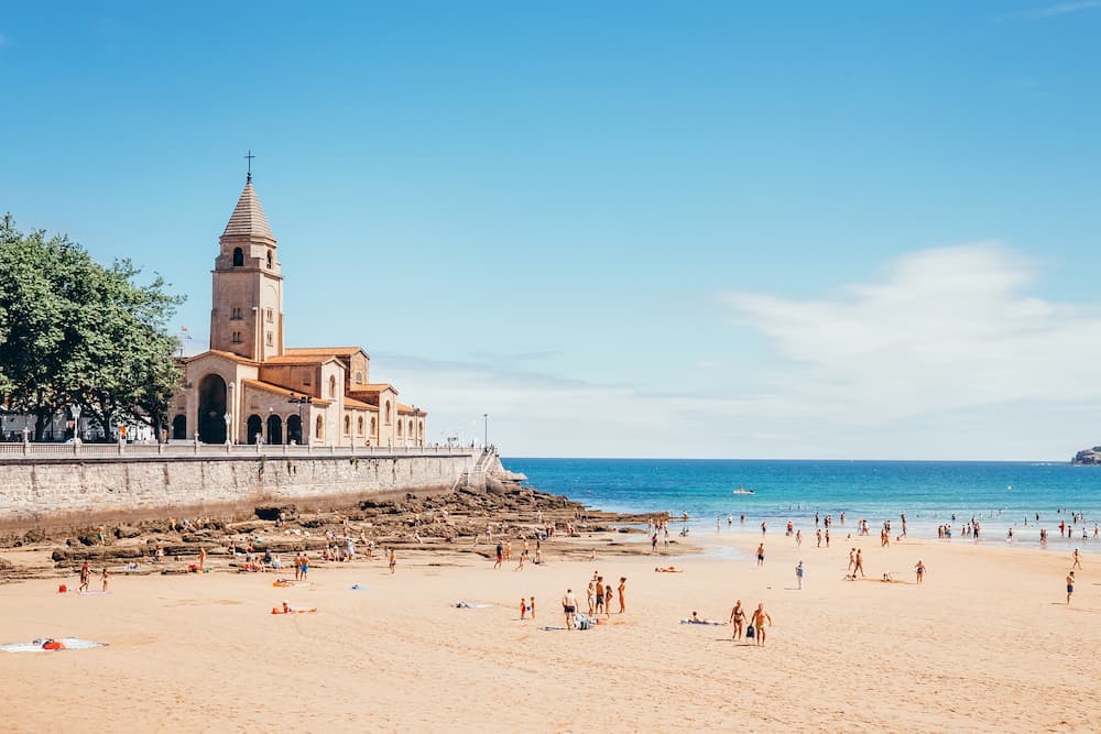 vivir cerca de la playa en Gij&oacute;n